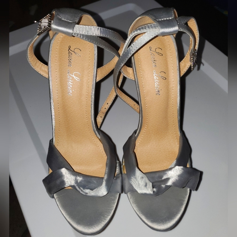 *NWOT* Lauren Lorraine "Heidi" Silver/Gray Satin Stilettos- (Size 8.5)
